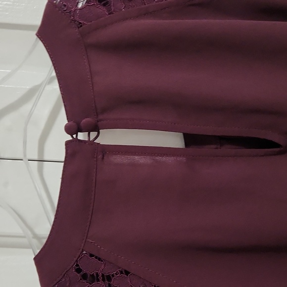 NWT Reitmans Burgundy Lace Sleeve Blouse  Top XS - Picture 8 of 10